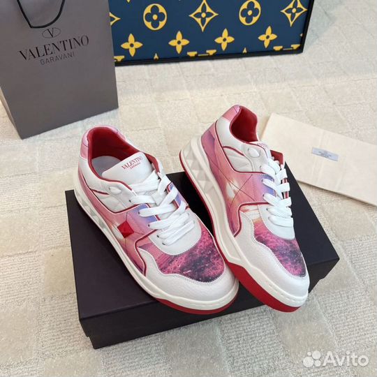 Кроссовки Valentino