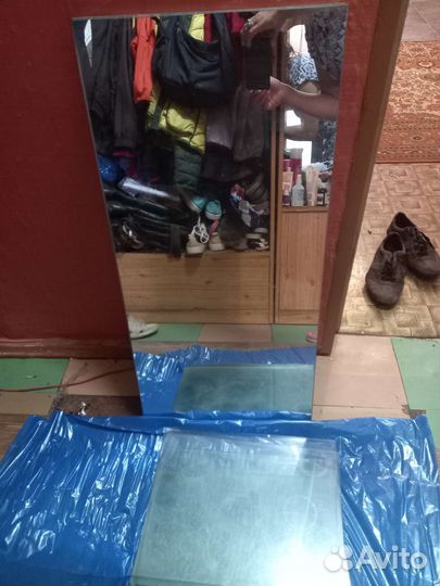 Зеркала и стеклянные полки