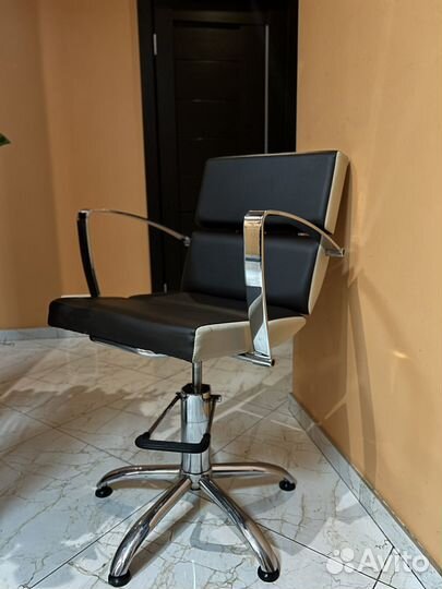 Офисное кресло