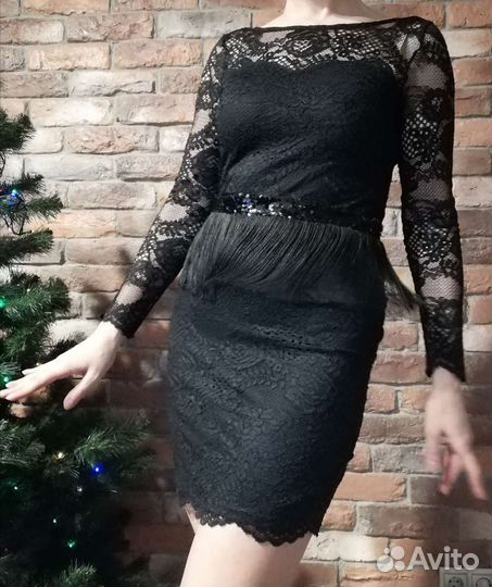 Пояс из перьев страуса с пайетками и бахромой