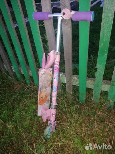 Самокат для девочки с Блум