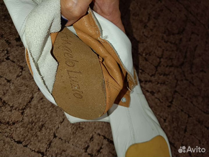 Кожаные белые чешки-сапожки