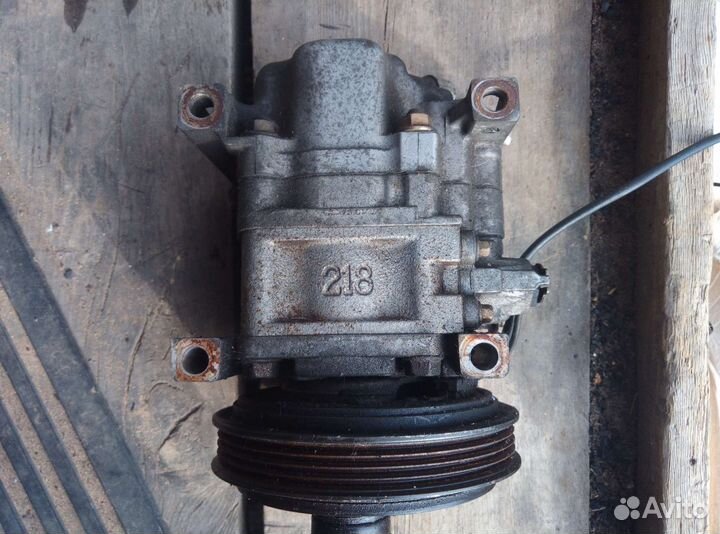 Компрессор кондиционера Мазда демио 2001 Dw3w B3 2