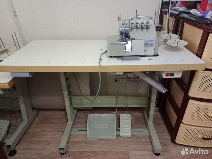 Швейная машинка jack оверлок