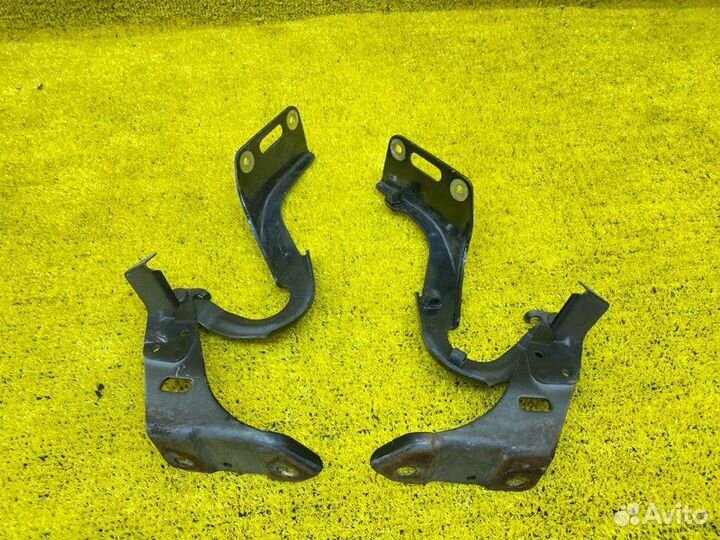 Петля капота передняя Honda Vezel RU3/RU4/RU1/RU2 138793