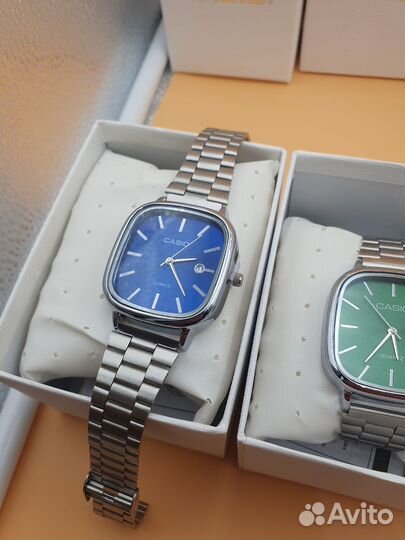 Наручные часы синие