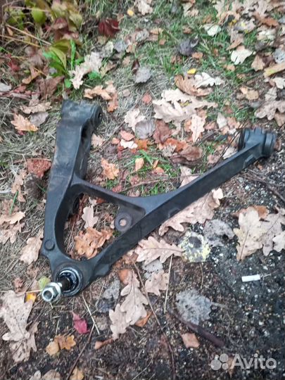 Рычаг передний нижний левый Chevrolet Tahoe gmt800