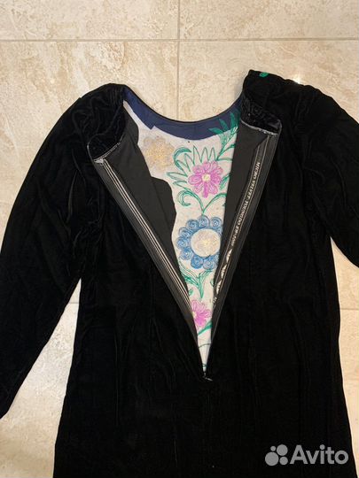 Персидское платье из бархата с вышивкой