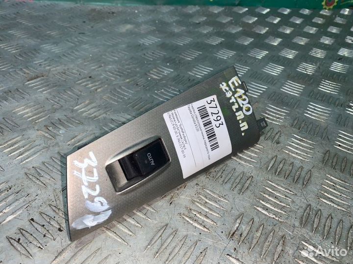 Кнопка стеклоподъемника переднего правого Toyota