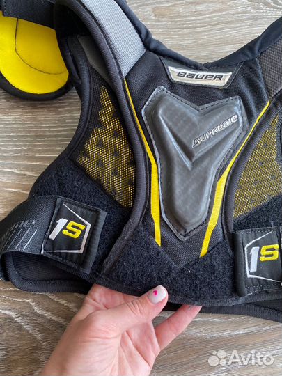 Нагрудник хоккейный bauer supreme 1s