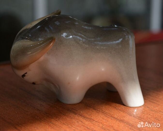 Мини фарфоровая статуэтка- бык.лфз (1)