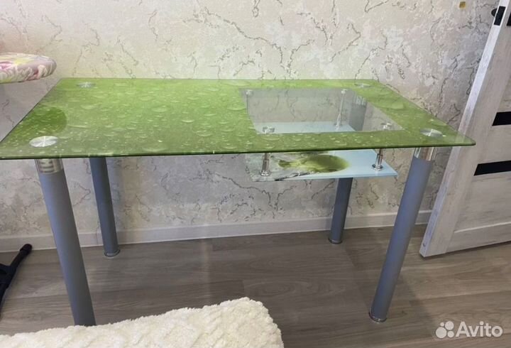 Продам стол