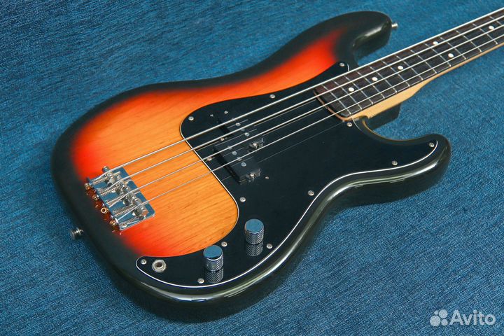 Fender PB-70 Precision Bass