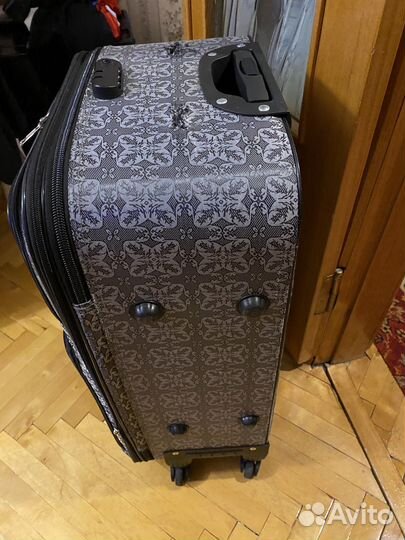Чемодан 40х30х70см на колесах с выдвижной ручкой