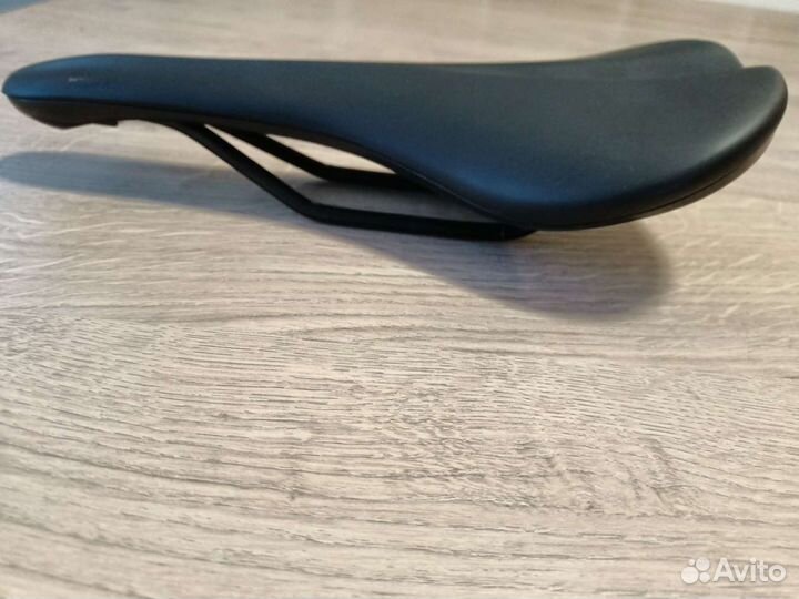 Велосипедное седло Fabric scoop elite flat 142MM