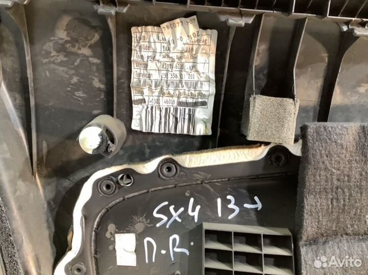 Обшивка двери передняя правая Suzuki Sx4 M16A 2014