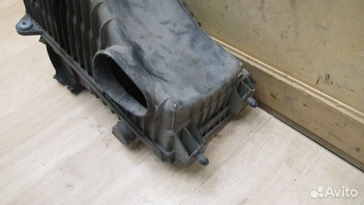 Корпус воздушного фильтра Audi Q7 4L 2005-2015