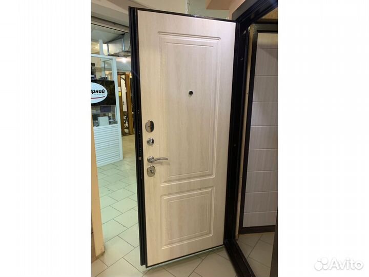 Дверь входная в квартиру металлическая