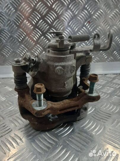 Суппорт задний левый Mazda 3 BM