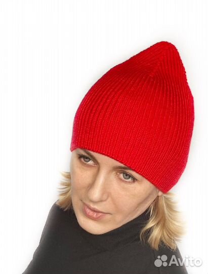 Вязаная красная шапка