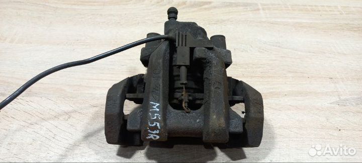 Суппорт тормозной задний правый Mercedes-Benz