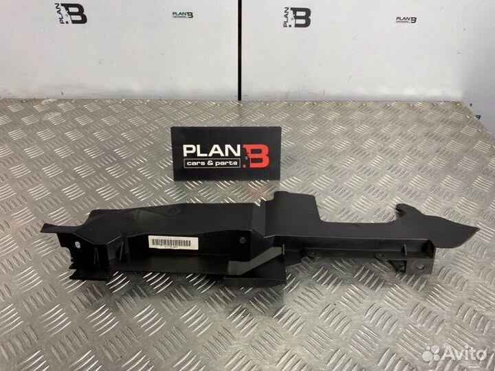 Воздуховод радиатора правый Audi Q7 4L 2008