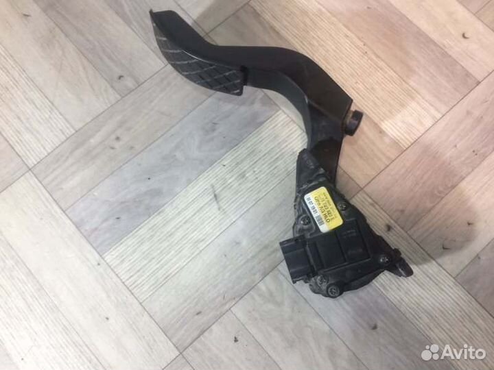 Педаль газа Volkswagen Passat B5