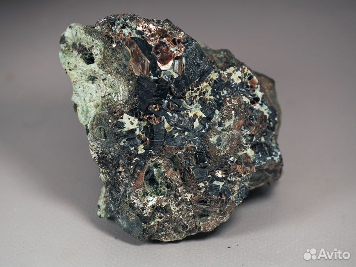 Камни и минералы коллекция