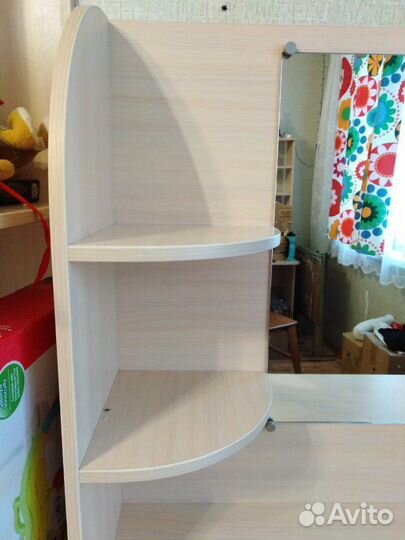 Стол туалетный трюмо