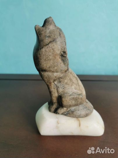 Волк. Статуэтка из натурального камня