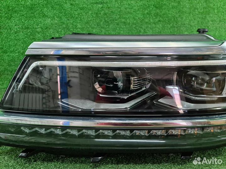 Фара левая Volkswagen Tiguan