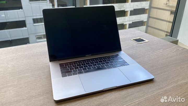 Apple MacBook Pro 2017 i7 16/512