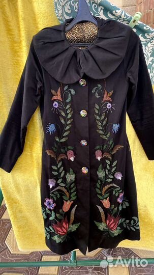 Плащ женский и платье