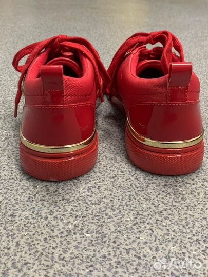 Кроссовки женские