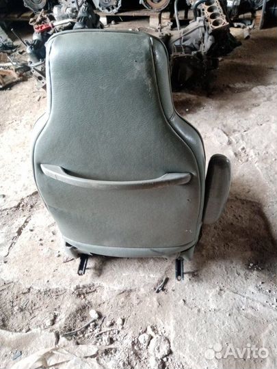 Сиденье переднее левое Dodge Caravan grand 3.3