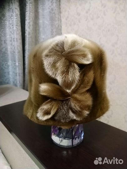 Женская шапка из непра