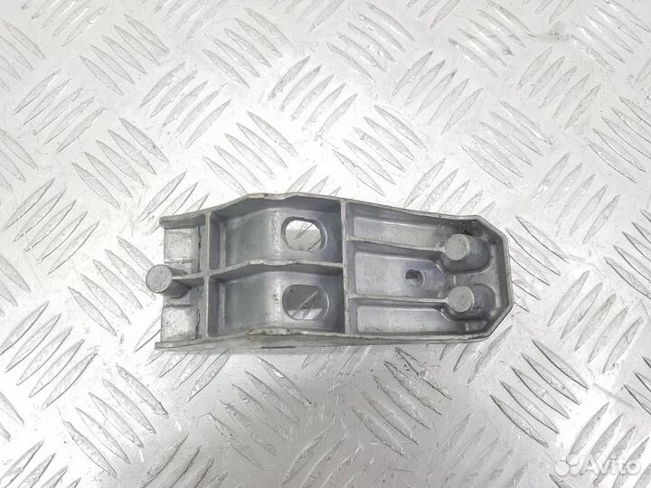 J8A2042K50AD Кронштейн Land-Rover Range Rover Vel