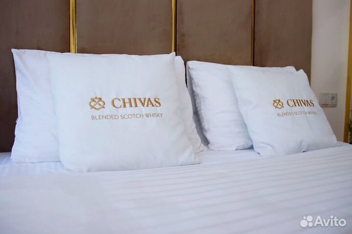 Подушки с пледом