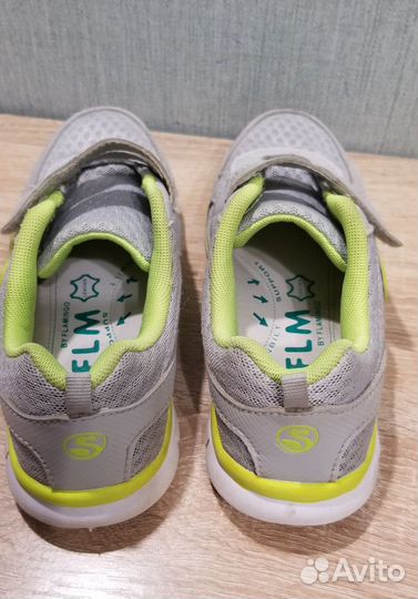 Кроссовки р.32