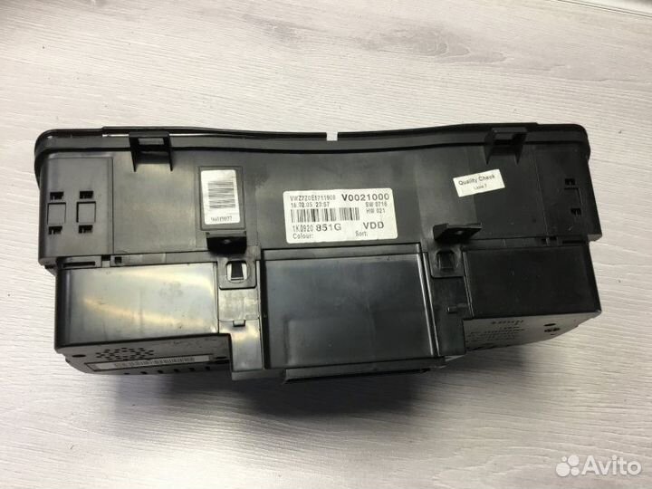 Щиток приборов Volkswagen Golf 1.4 2004