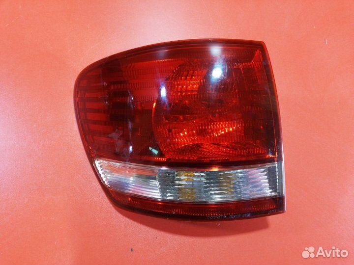 Фонарь задний левый Toyota Ipsum ACM26W 2AZ-FE