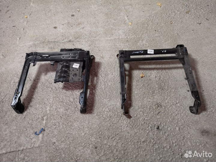 Кронштейн сидения для VW Touareg 2002-2010