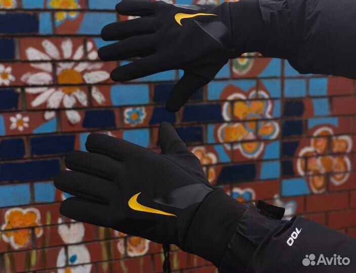 Перчатки Nike hyperwarm