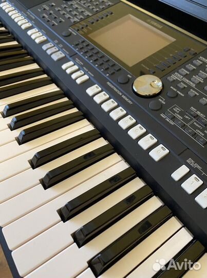 Синтезатор Yamaha PSR-S950