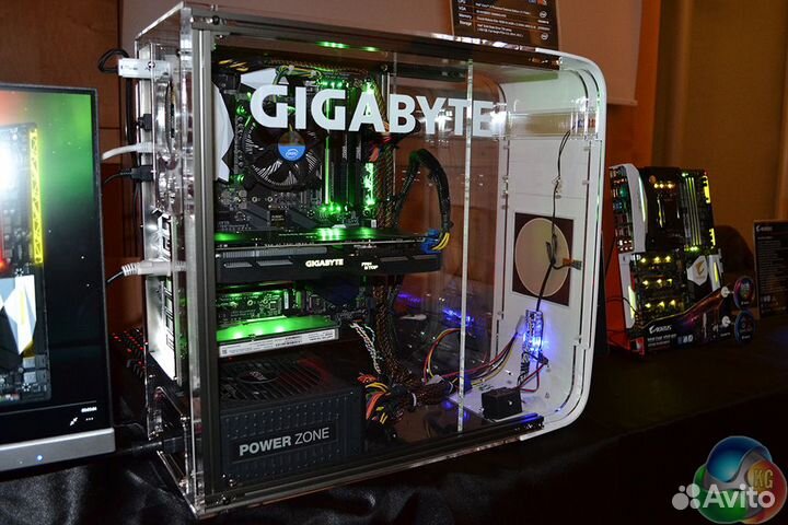 Gigabyte Acrilic корпус ATX