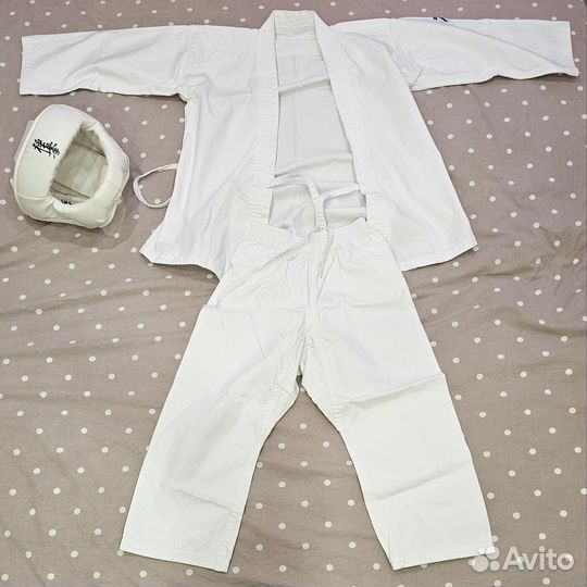 Кимоно для каратэ и шлем(на 8-10 лет, 120-140см)