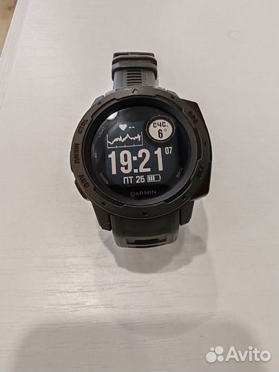 Часы Garmin instinct