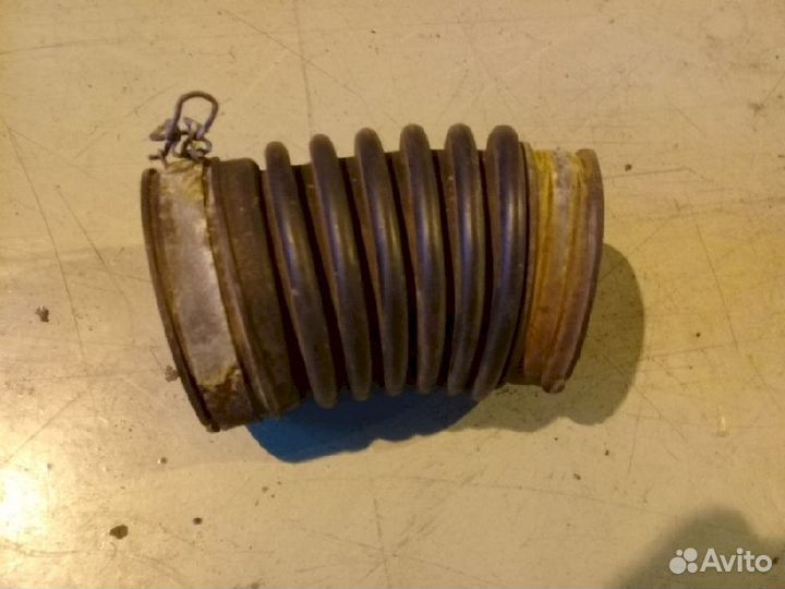 Патрубок воздушного фильтра 52810-58020 Toyota Alp