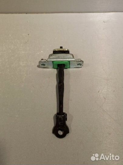 Ограничитель двери Kia Rio 4 X-Line хэтчбек G4LC