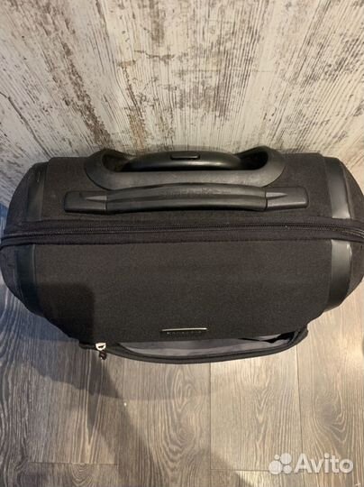 Чемодан на колесах samsonite